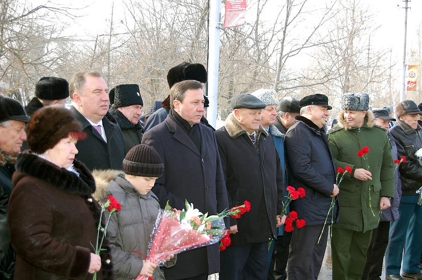 В Саратове открылась памятная доска Герою 
Советского Союза, генерал-полковнику Борису Громову