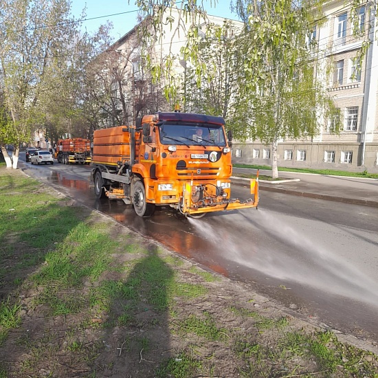 Коммунальными службами в круглосуточном 
режиме проводятся мероприятия по уборке города