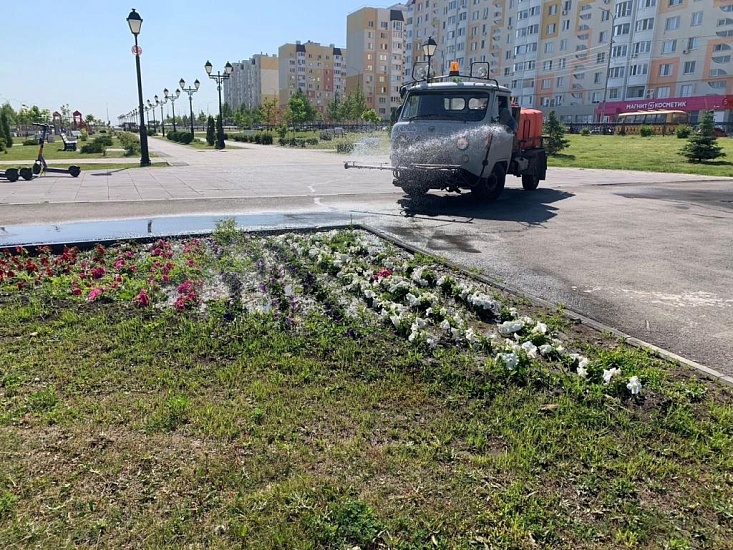 На территории Кировского района ведутся 
мероприятия по уборке улиц и общественных пространств