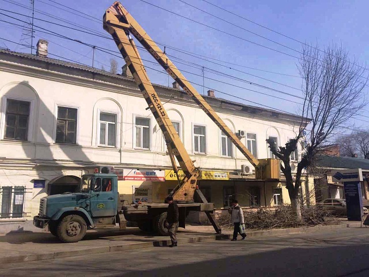 В Саратове продолжаются работы в рамках 
месячника по благоустройству