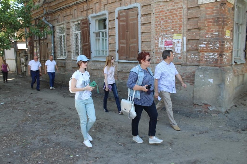 Представители городской Общественной 
палаты Саратова провели очередной рейд по дворовым территориям