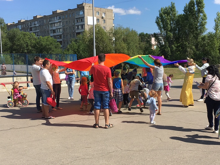 В минувшие выходные в Ленинском районе 
прошли мероприятия, приуроченные ко Дню Флага