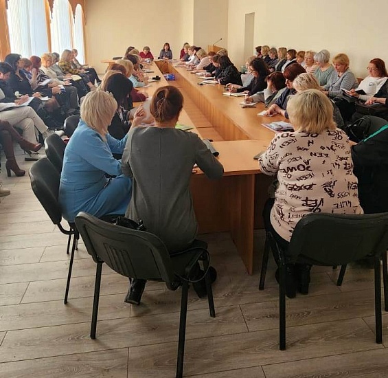 В администрации Ленинского района состоялось 
совещание с руководителями образовательных учреждений