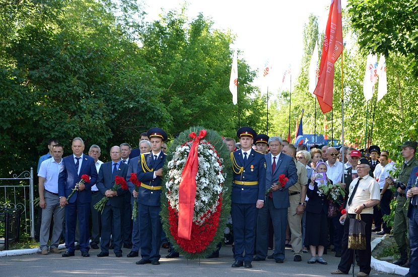 Состоялась церемония возложения цветов 
к монументу Воина-освободителя