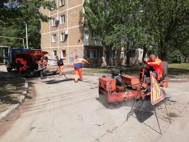 За сутки в Саратове восстановлено более 
1000 кв.м дорожного покрытия