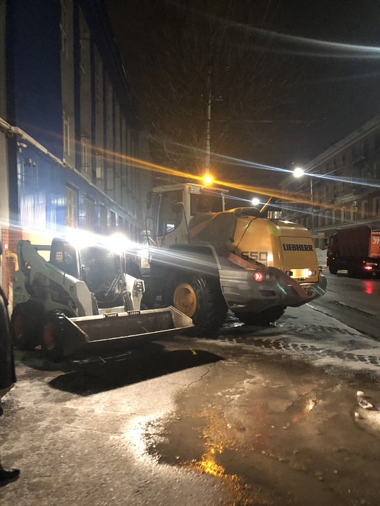 Во Фрунзенском районе продолжается вывоз 
снега и наледи