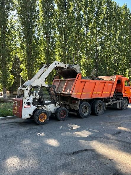 Продолжаются комплексные работы по благоустройству 
на территории Октябрьского района