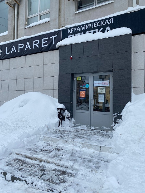 В Октябрьском районе проверили очистку 
прилегающих территорий и подходов к торговым объектам