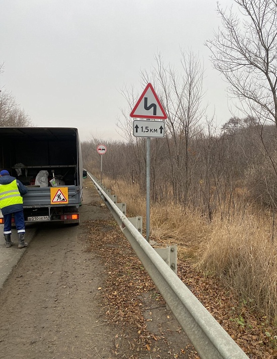 Продолжаются работы по установке дорожных 
знаков