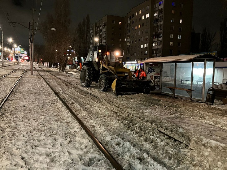 В ночное время выполнены работы по очистке 
территории от снега и наледи