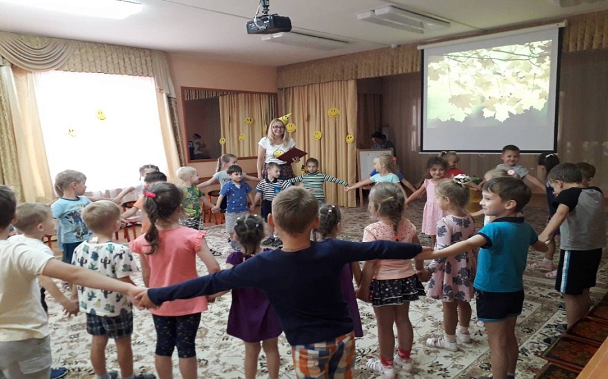 Дошколята Ленинского района отпраздновали 
день рождения Смайлика