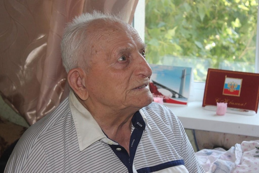 Житель Заводского района празднует столетие