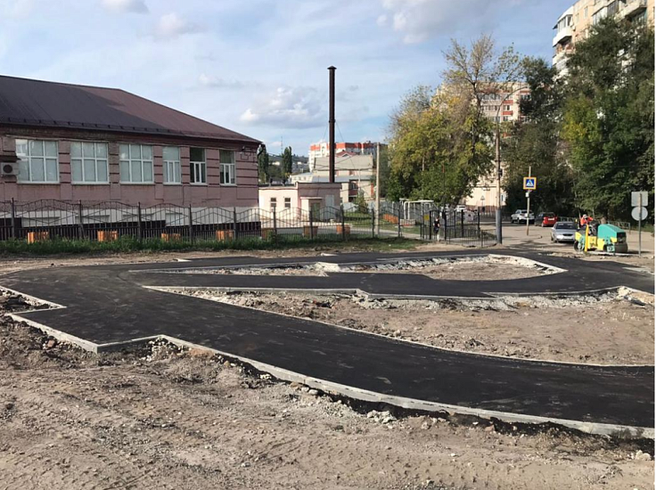 В Октябрьском районе продолжаются работы 
по благоустройству зоны отдыха у лицея №2