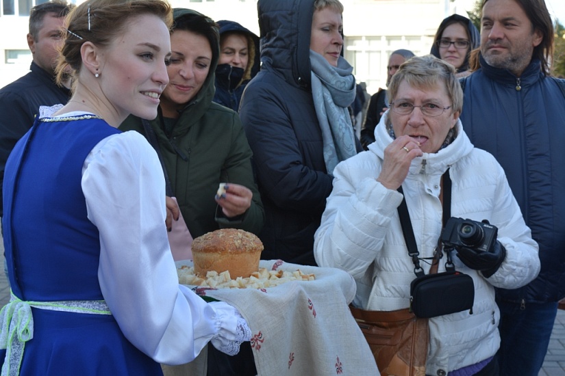 На проспекте Кирова состоялась презентация 
саратовского калача