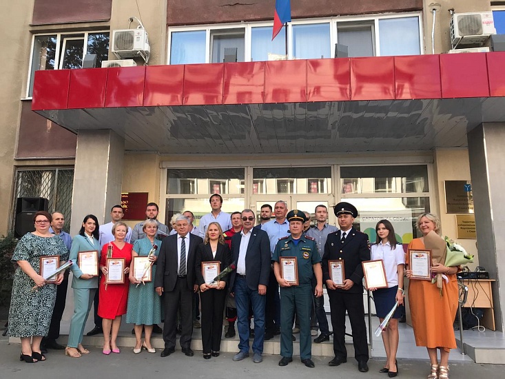 Во Фрунзенском районе состоялось открытие 
районной Доски Почета