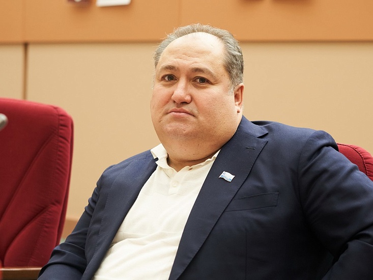 Владимир Островский: «Интересы жителей 
домов Привокзальной площади должны быть всесторонне учтены, и депутаты готовы помогать в этом»