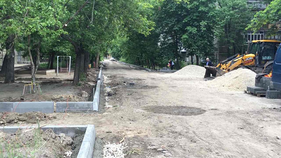 Ремонт дворов. В Ленинском районе идут 
работы по благоустройству