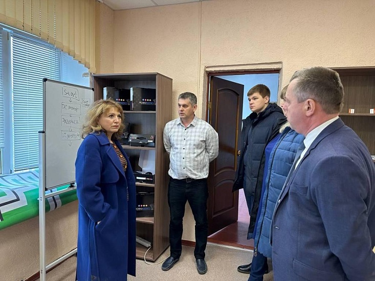 Продолжается объезд образовательных учреждений 
города - участников проектов по благоустройству и модернизации
