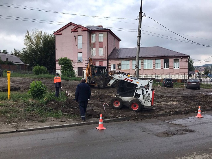 В Октябрьском районе стартовали работы 
по благоустройству зоны отдыха около лицея № 2