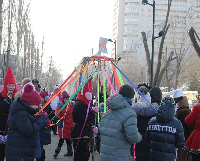 На бульваре Рахова провели театрализованную 
программу, посвященную Масленице