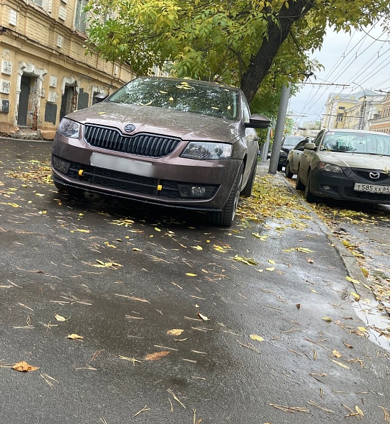 В Октябрьском районе зафиксированы факты 
размещения транспортных средств на тротуарах