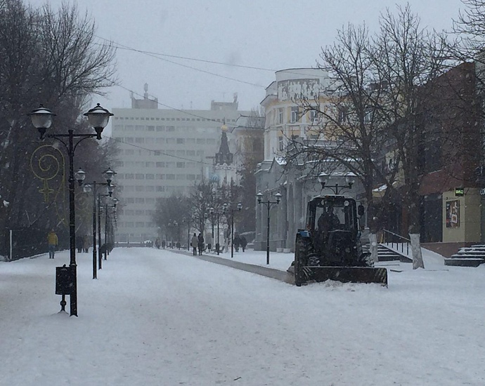 За прошедшие сутки с территории города 
вывезено более двух тысяч кубометров снега