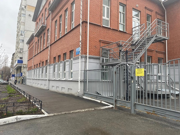 В Октябрьском районе продолжается мониторинг 
состояния прилегающих территорий социальных объектов