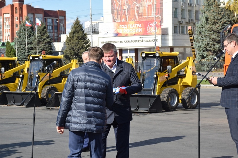 Саратовским МБУ вручили 22 единицы техники