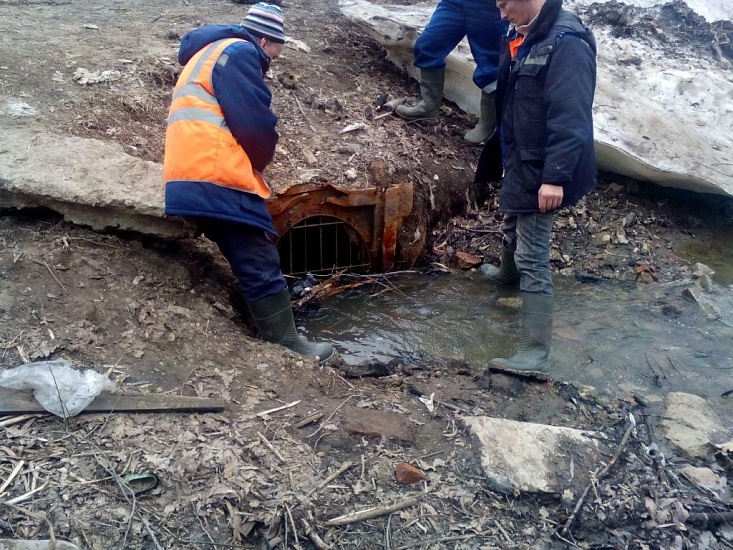 Бригады МУП «Водосток» на протяжении недели 
совершали объезды и осмотры колодцев