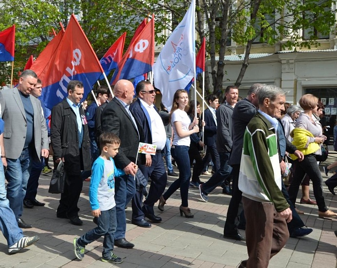 В Саратове прошло первомайское шествие