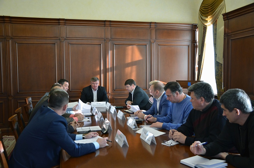 Михаил Исаев раскритиковал работу коммунальщиков 
по устранению течей и их последствий