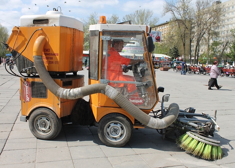 Во Фрунзенском районе продолжаются работы 
по благоустройству