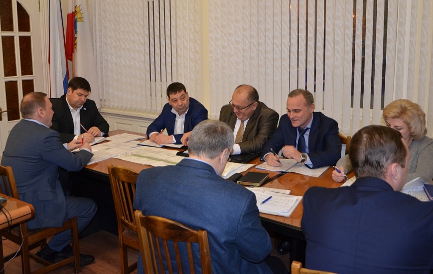 Продолжает работу штаб по уборке города 
от снега и наледи