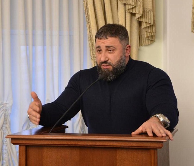 Член Общественной палаты, президент МСОО 
«Федерация силового экстрима» Вячеслав Максюта прокомментировал уборку снега за выходные дни