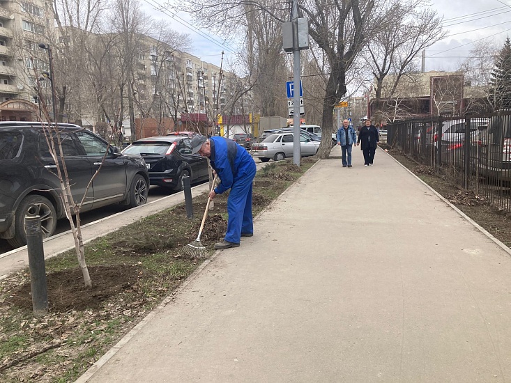 В рамках месячника по благоустройству 
в Октябрьском районе продолжаются комплексные работы