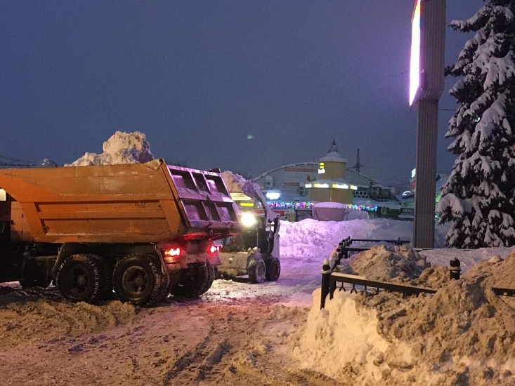 В Ленинском районе основательно подошли 
к уборке снега