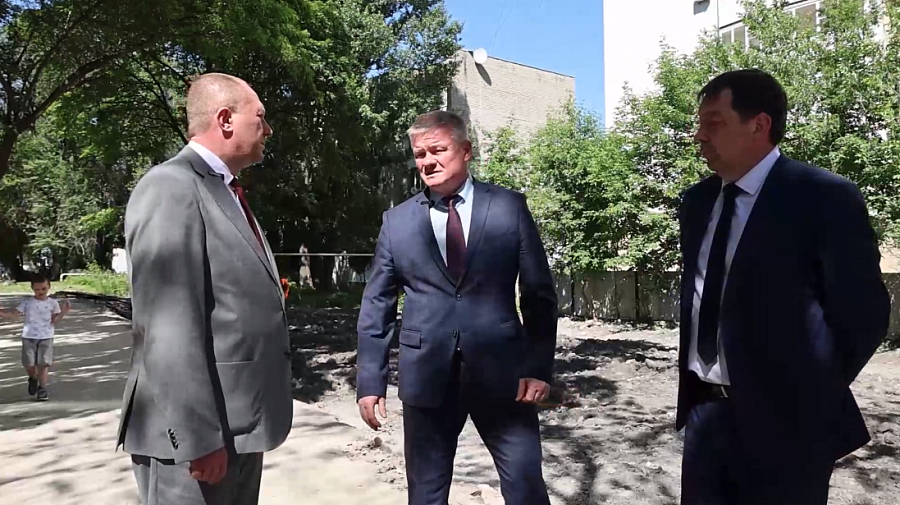 Глава города Саратова Михаил Исаев проверил ход работ на 2-м Станционном проезде