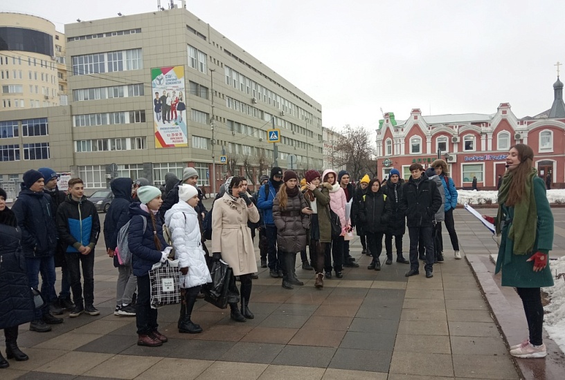 Учащиеся школ Волжского района приняли 
участие в экскурсиях по историческому центру Саратова