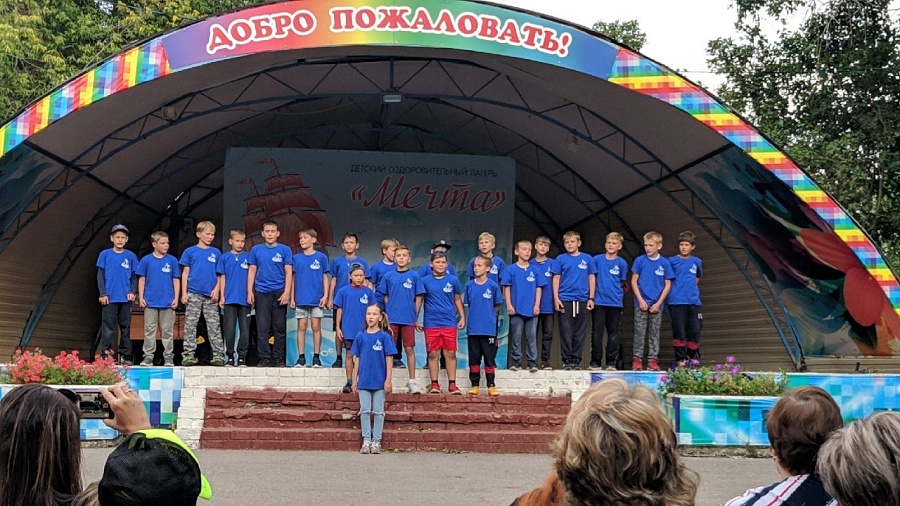 В детских лагерях Ленинского района состоялось 
торжественное открытие 4 лагерной смены