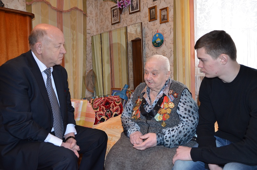 Александр Буренин: «Спасибо вам, дорогие 
ветераны, за вашу отвагу и твердость духа, за любовь к своему родному городу и Отечеству!»