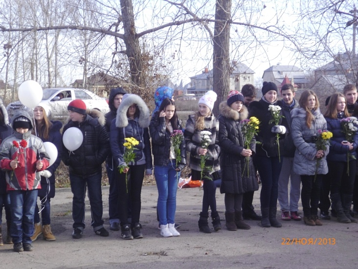 В пос. Зональный состоялась молодежная 
акция «Сердце матери солдата»