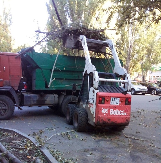 Во Фрунзенском продолжаются мероприятия 
по уборке территорий