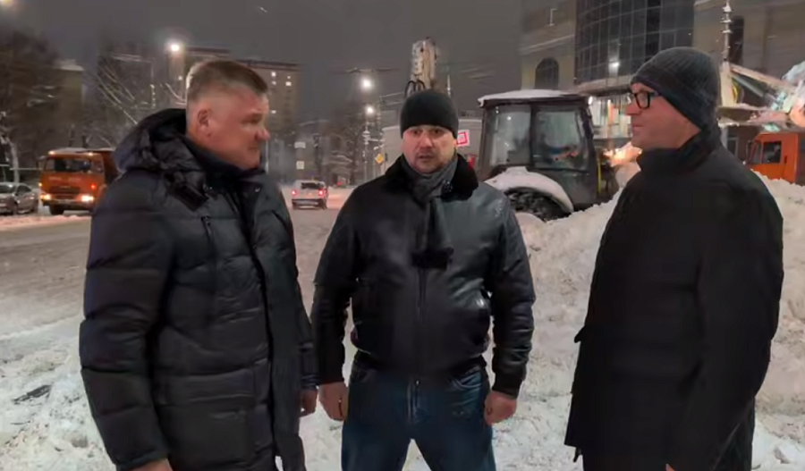 Глава города Михаил Исаев провел ночной объезд Октябрьского района 