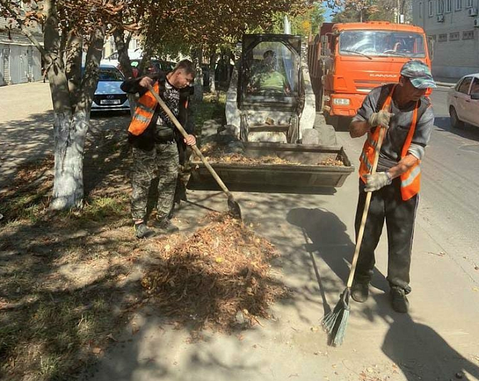 На территории Октябрьского района продолжаются 
работы по благоустройству