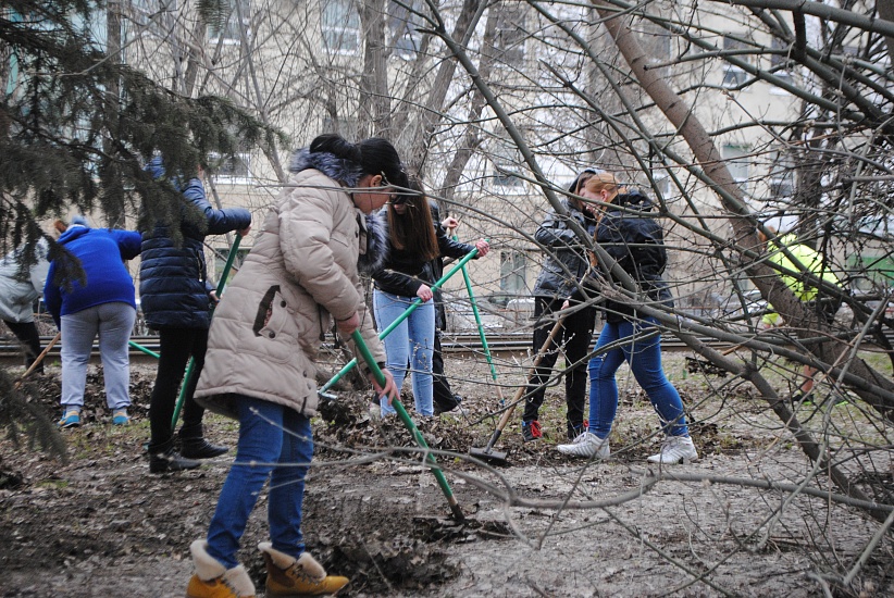 В Ленинском районе продолжается благоустройство 
территории