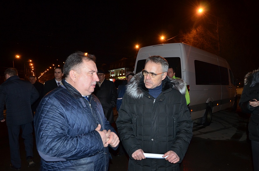 Валерий Сараев проконтролировал процесс 
ямочного ремонта городских магистралей