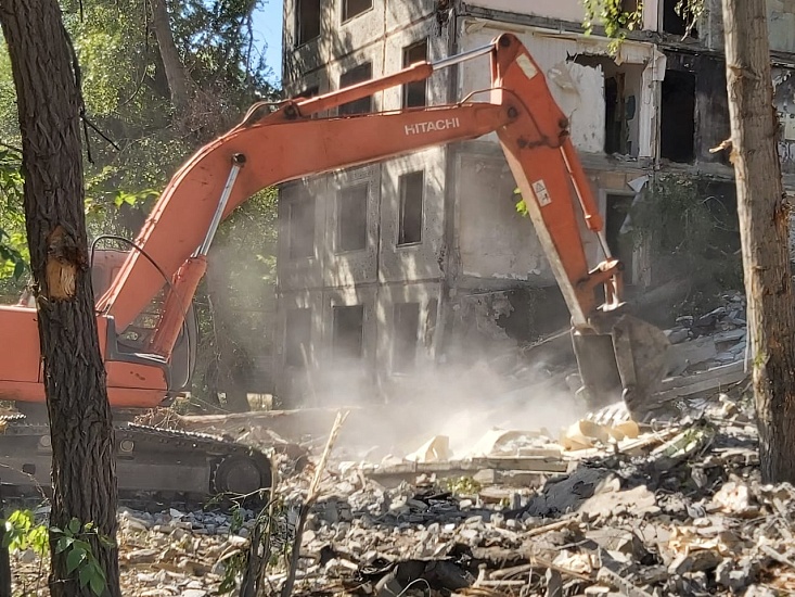 В Саратове продолжается снос расселенного 
ветхого жилья
