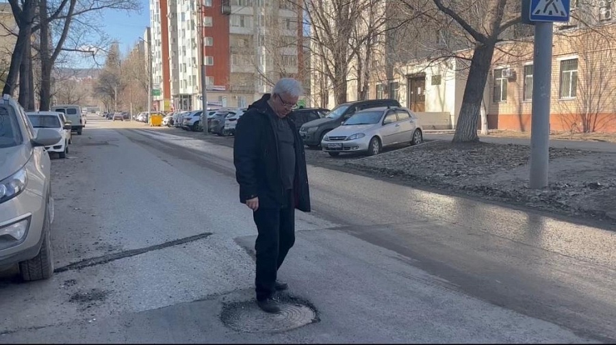 В Кировском районе состоялся выезд по контролю 
состояния смотровых колодцев