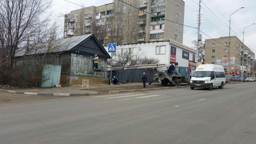 В Волжском районе Саратова ведутся работы 
по косметическому ремонту фасадов зданий