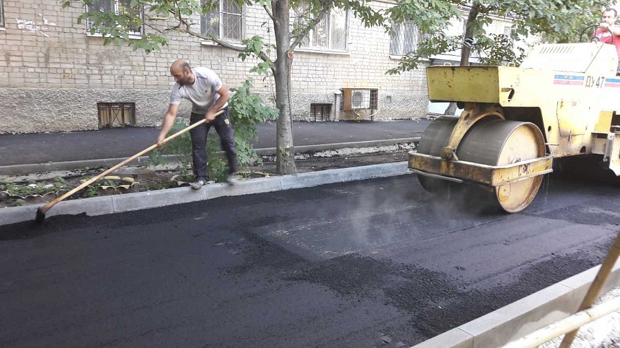 В Саратове продолжается благоустройство 
дворов